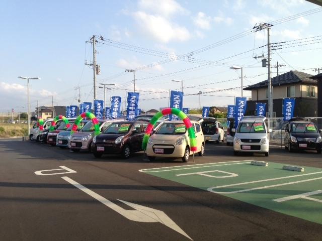 大きな展示場には沢山の中古車が並んでいますのでじっくりご覧になれます