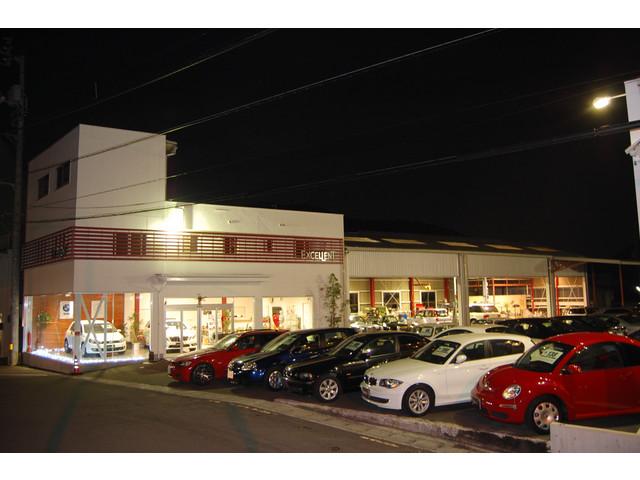 当店は欧州車を中心とした輸入車の販売修理を行っております。特にBMW，ベンツ、には自信を持っております、在庫車も常時30台以上は取り揃えており在庫車以外のお車も日本全国のオークション会場、共有在庫車