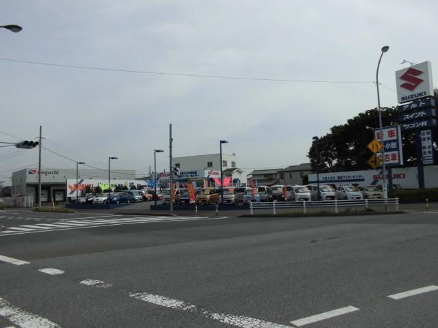 新車と中古車を取扱しており中古車は40台ほど展示しております。指定工場も完備。ご購入も整備もスズキのことならお任せください。