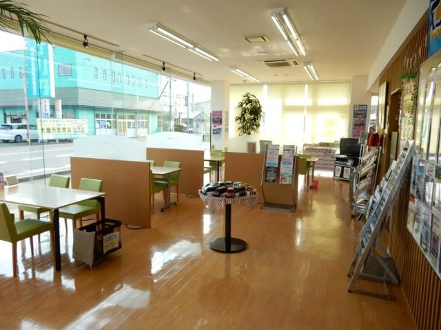 お客様がご来店しやすく過ごしやすいお店作りを心がけていますこのたびショールームを模様替えしました。是非、新しくなった大館店へお気軽にご来店ください。スタッフ一同心よりお待ちしております。