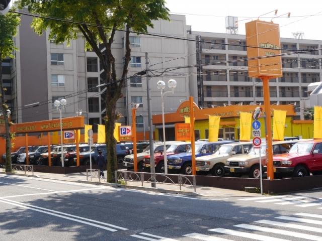東京都内最大級のランクル専門店です。中古車・新車販売だけでなく、ランクルの事ならカスタム・メンテナンス・車検・買取りなど何でもお任せください！知識や経験は【専門店】だからこそです！！